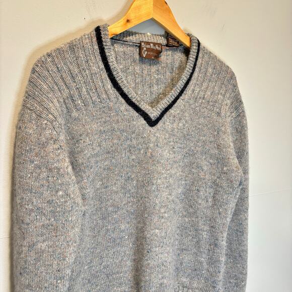 Vintage Brian MacNeil Gray V-neck Wool Blend Sweater - size Large - Picture 2 of 5